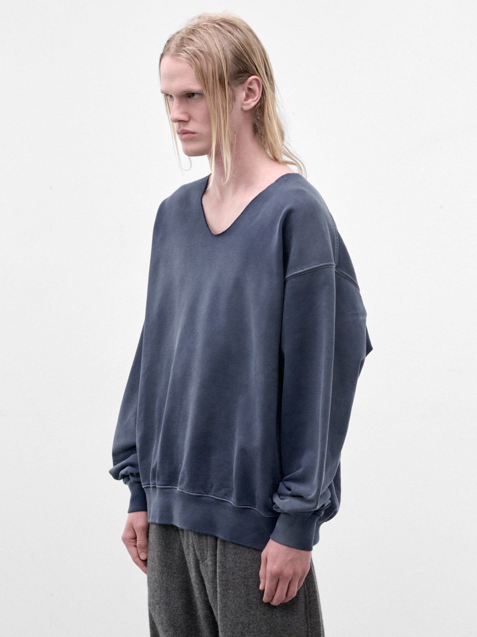Blue Cotton V-Neck Sweatshirt (S67GU0040-S25520-505-BLUE)