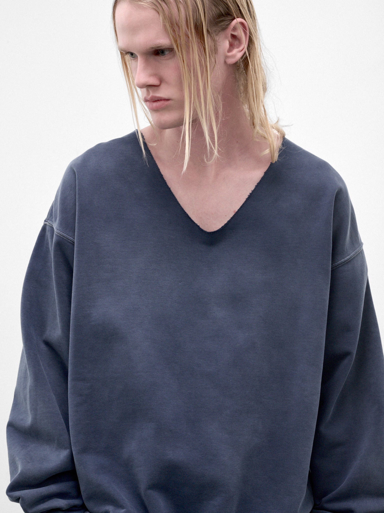 Blue Cotton V-Neck Sweatshirt (S67GU0040-S25520-505-BLUE)