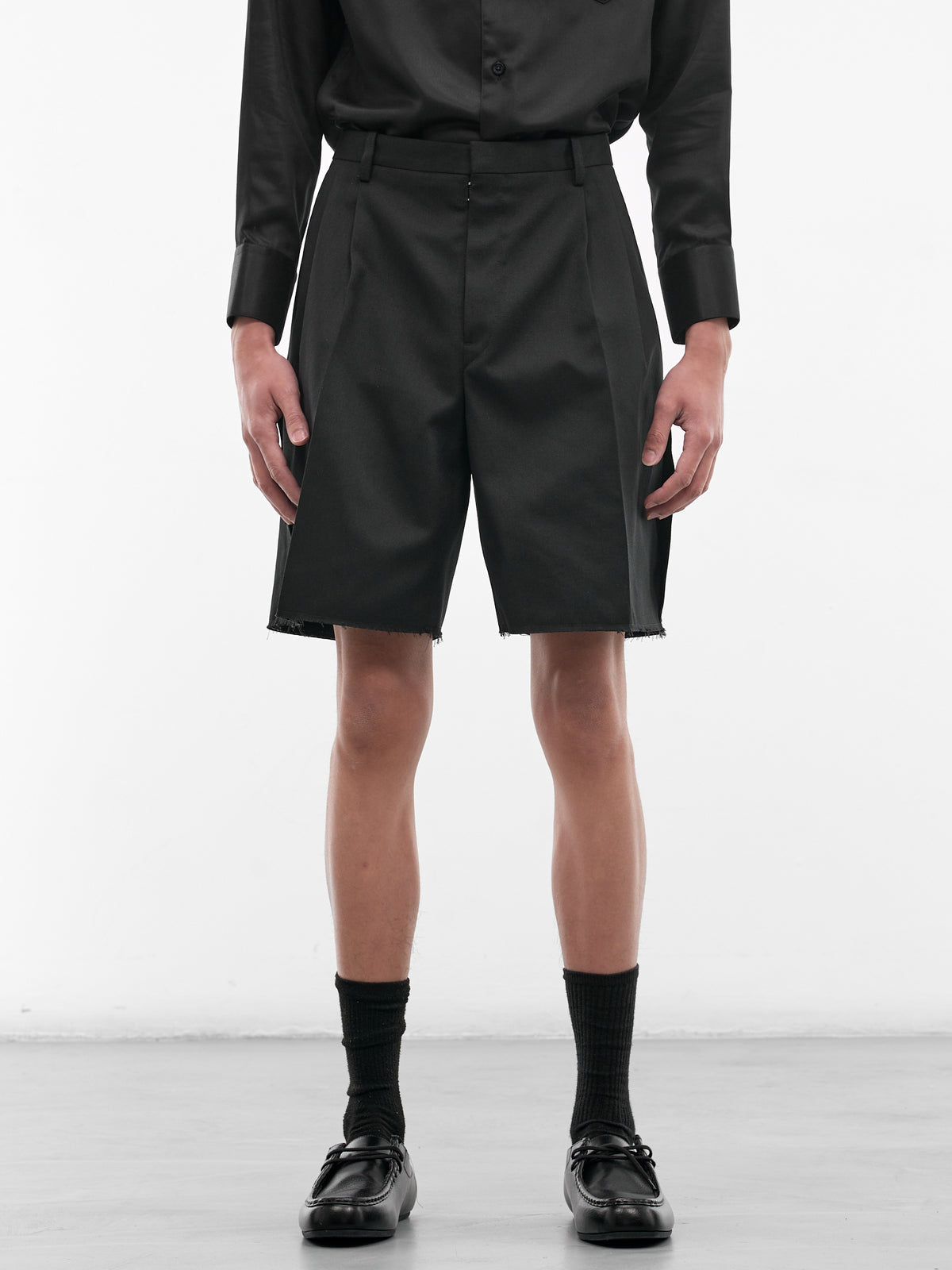 Black Pleated Bermuda Shorts (S67MU0063-S54042-900-BLACK)