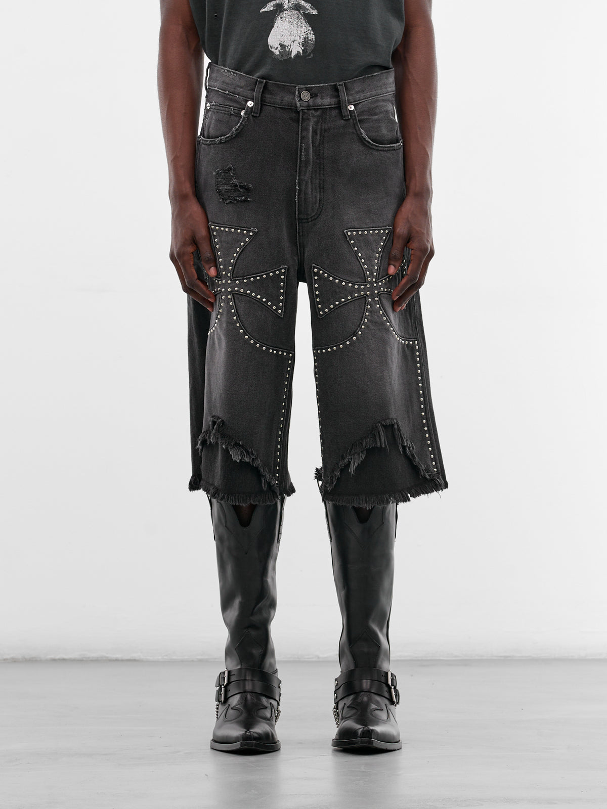 Black Studded Chopper Carpenter Shorts (SEK-ONT06-WASHED-BLACK-SS26)