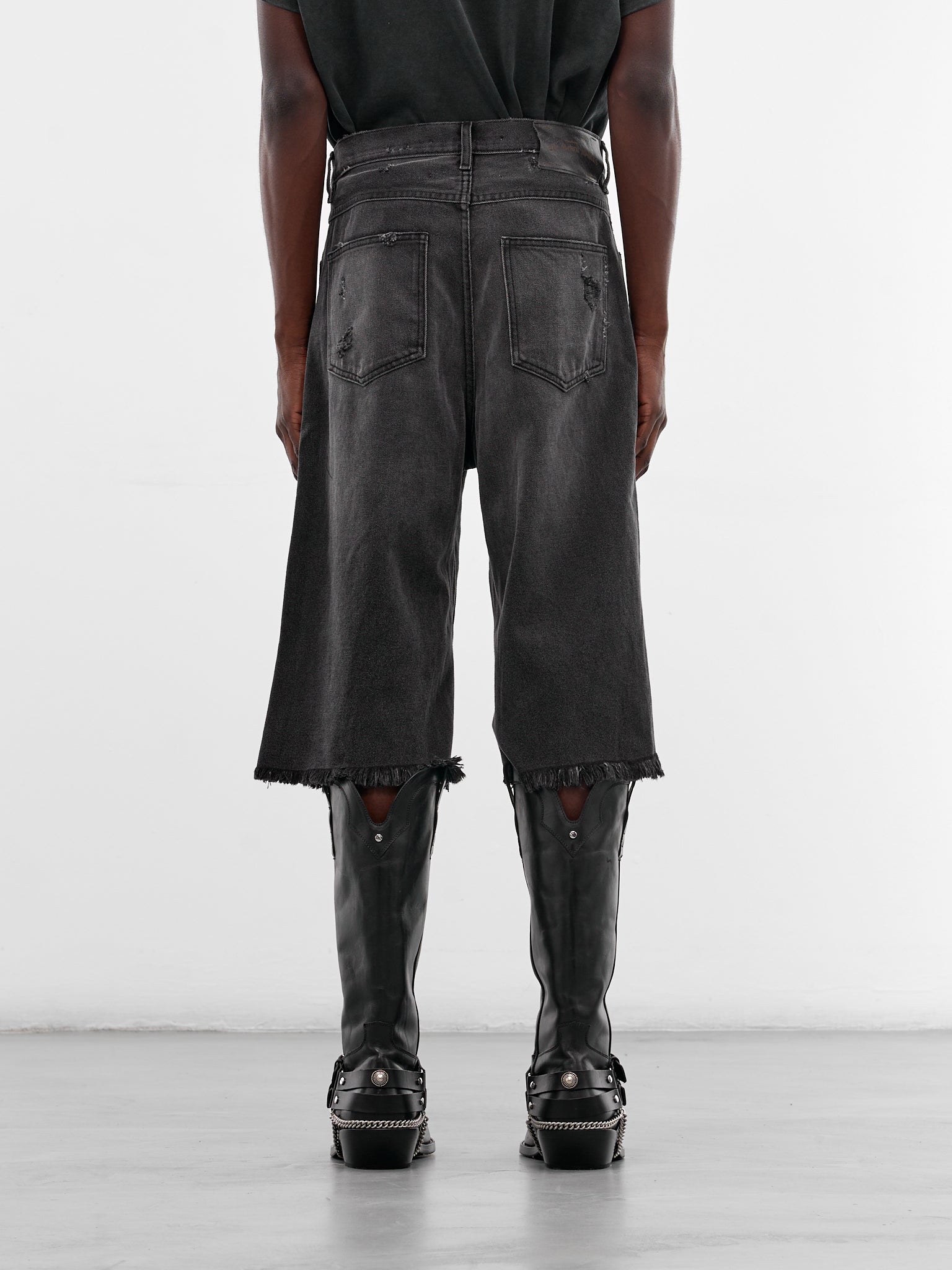 Black Studded Chopper Carpenter Shorts (SEK-ONT06-WASHED-BLACK-SS26)
