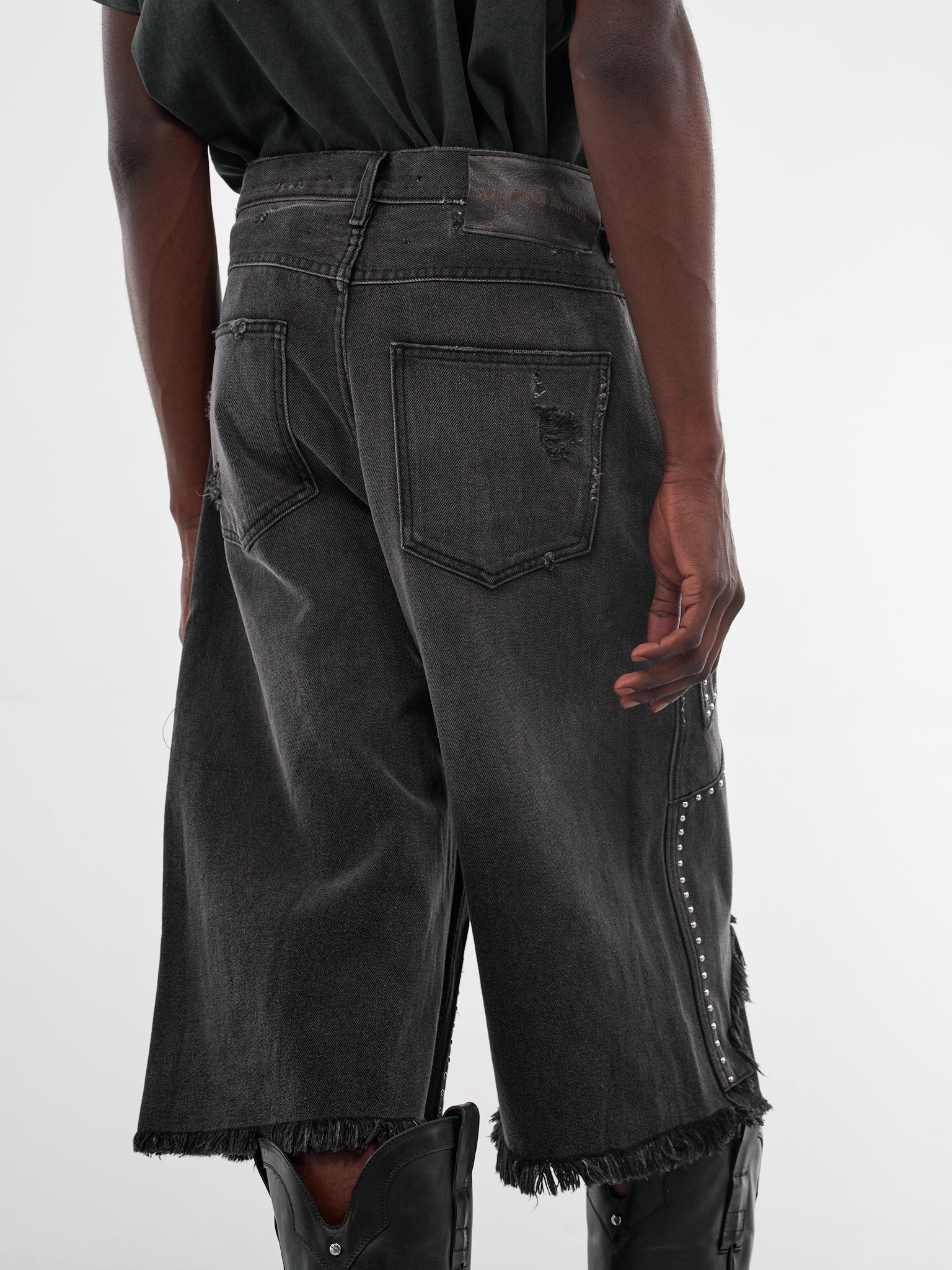 Black Studded Chopper Carpenter Shorts (SEK-ONT06-WASHED-BLACK-SS26)