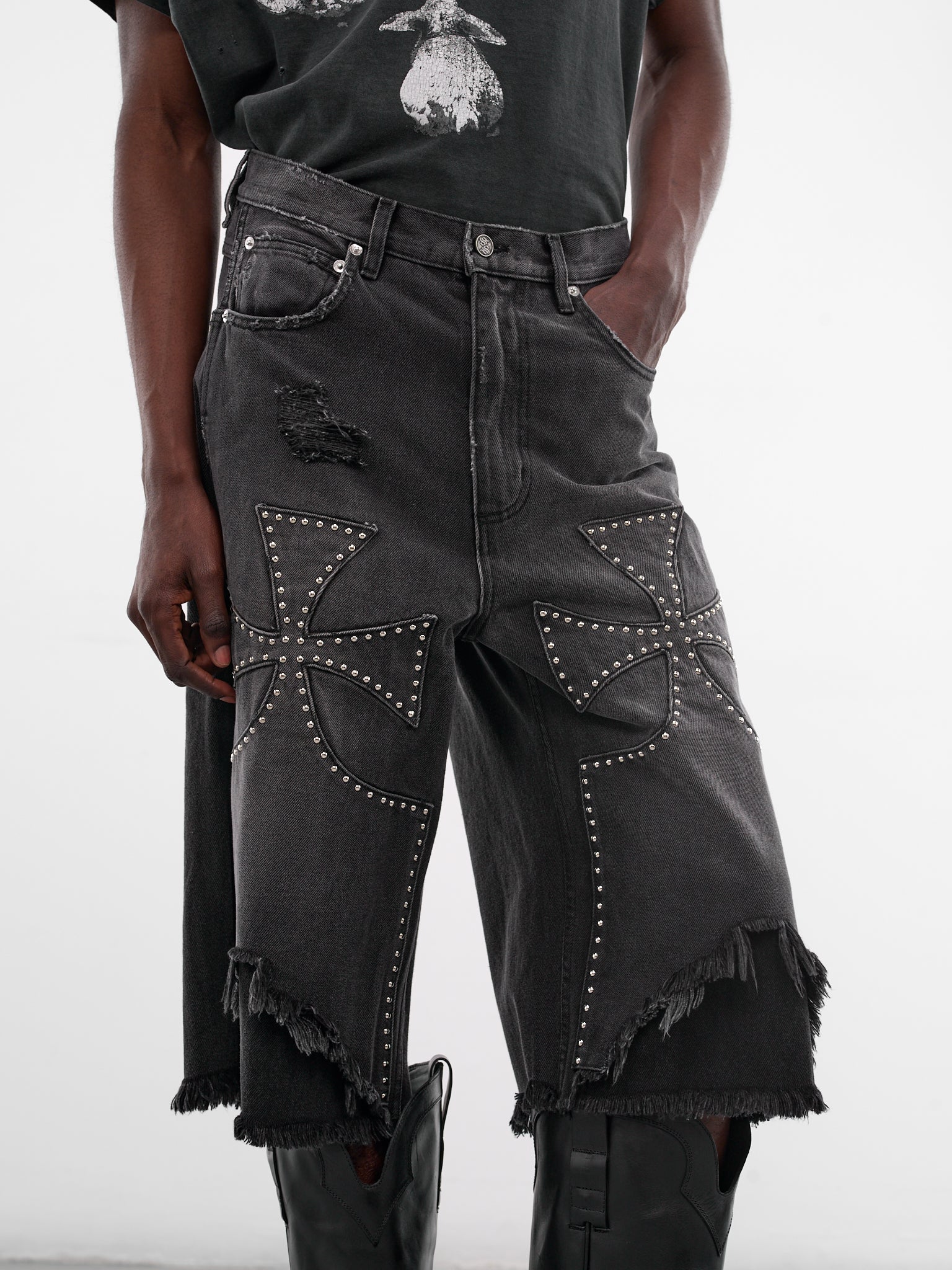 Black Studded Chopper Carpenter Shorts (SEK-ONT06-WASHED-BLACK-SS26)