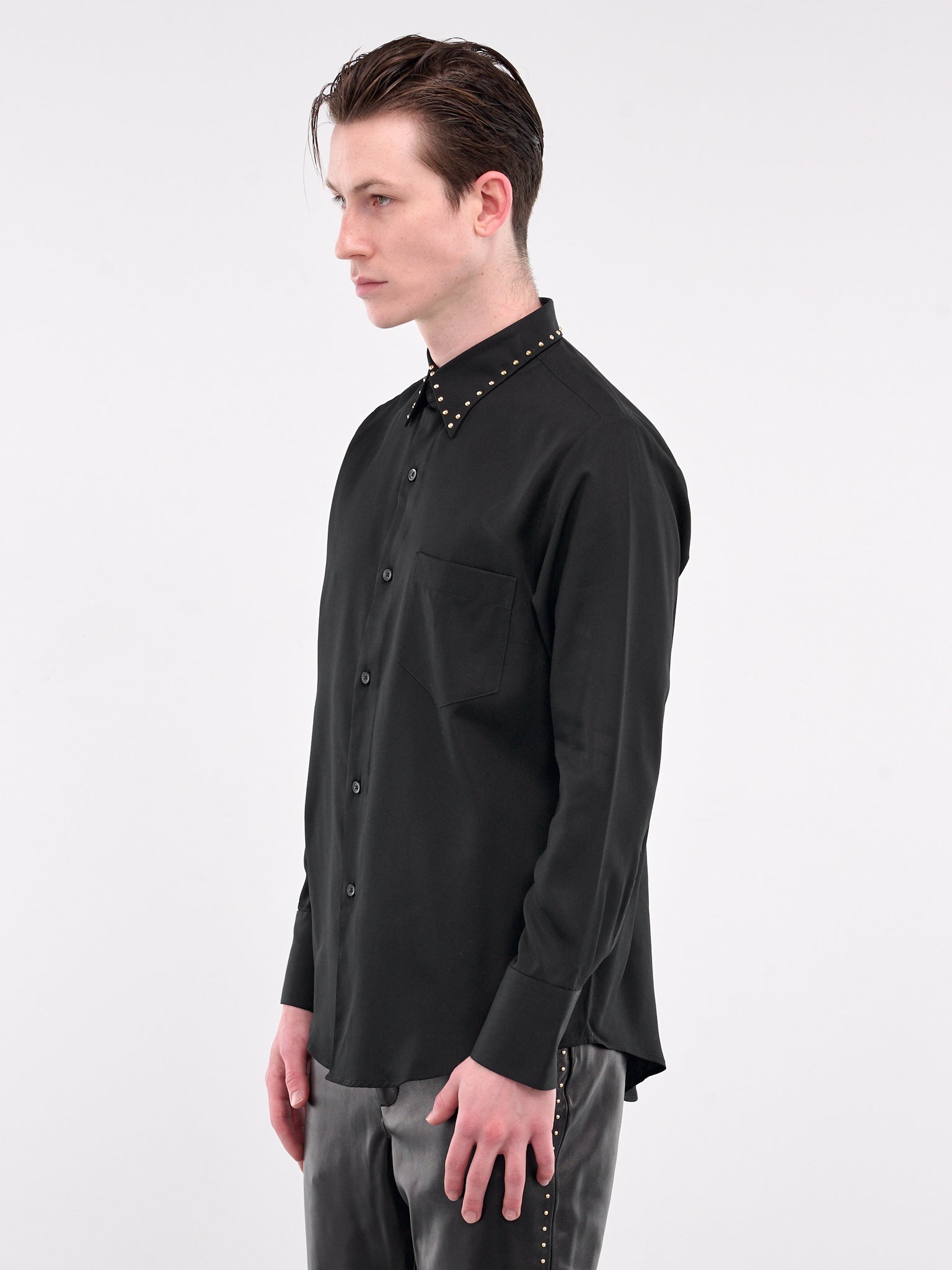 ERNEST W. BAKER | H.Lorenzo|Gold Studded Shirt (SH30G-SO54-BLACK-GOLD-STUDS), M(48) / Black ERNEST W. BAKER | H.Lorenzo|Gold Studded Shirt (SH30G-SO54-BLACK-GOLD-STUDS), M(48) / Black