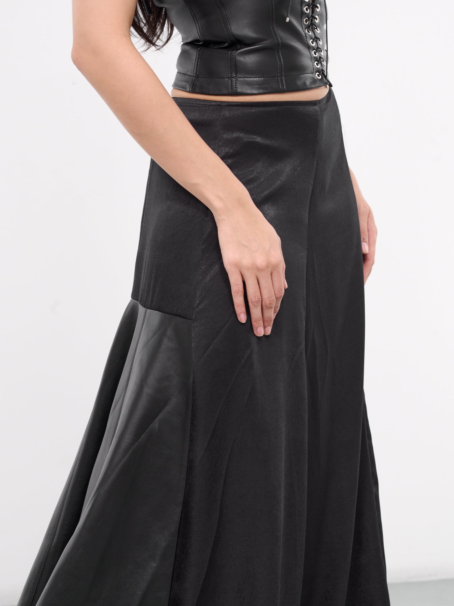 Bi Long Skirt (SK010-W-PL0005-BLACK)