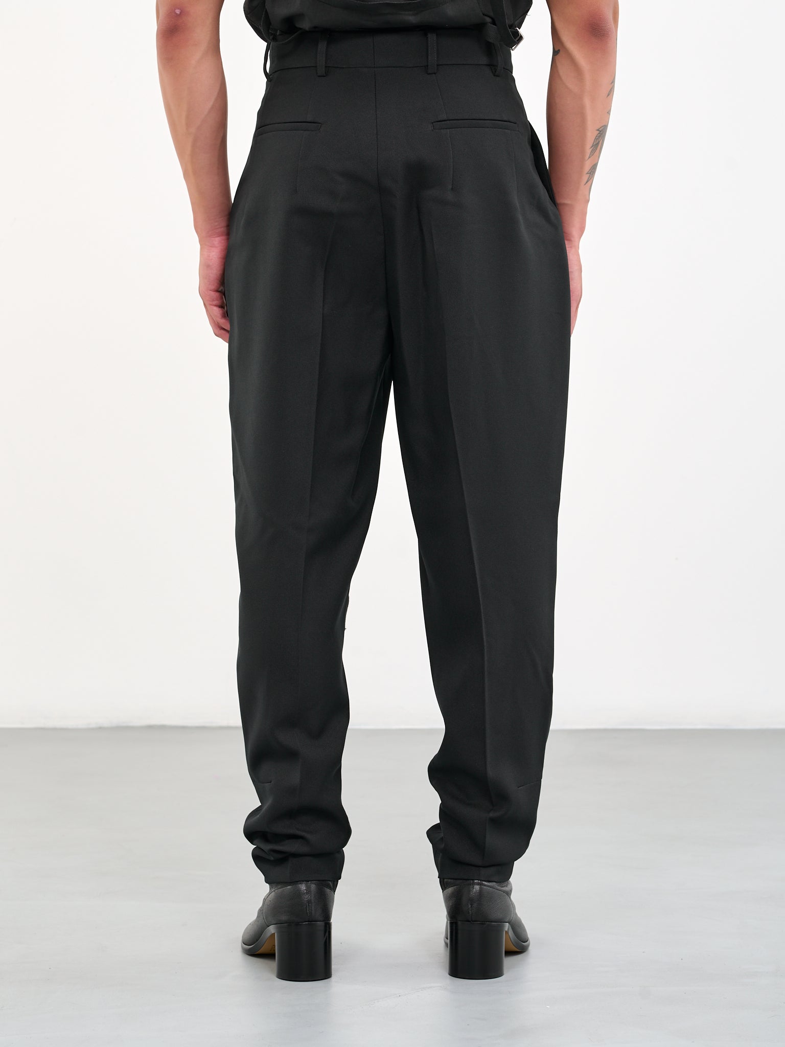 Pleated Tapered Trousers (T-12-22-FBP00001-10000-BLACK)