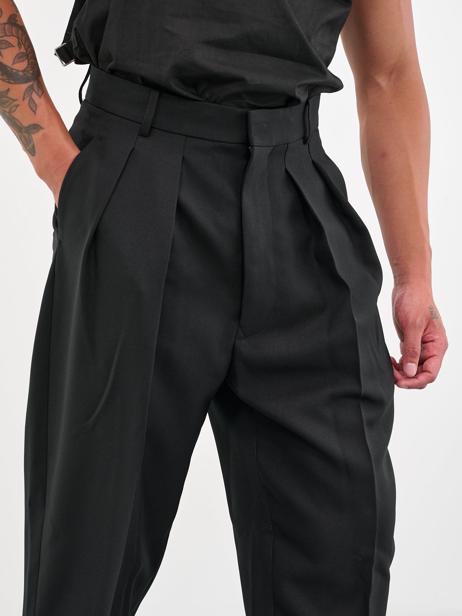 Pleated Tapered Trousers (T-12-22-FBP00001-10000-BLACK)