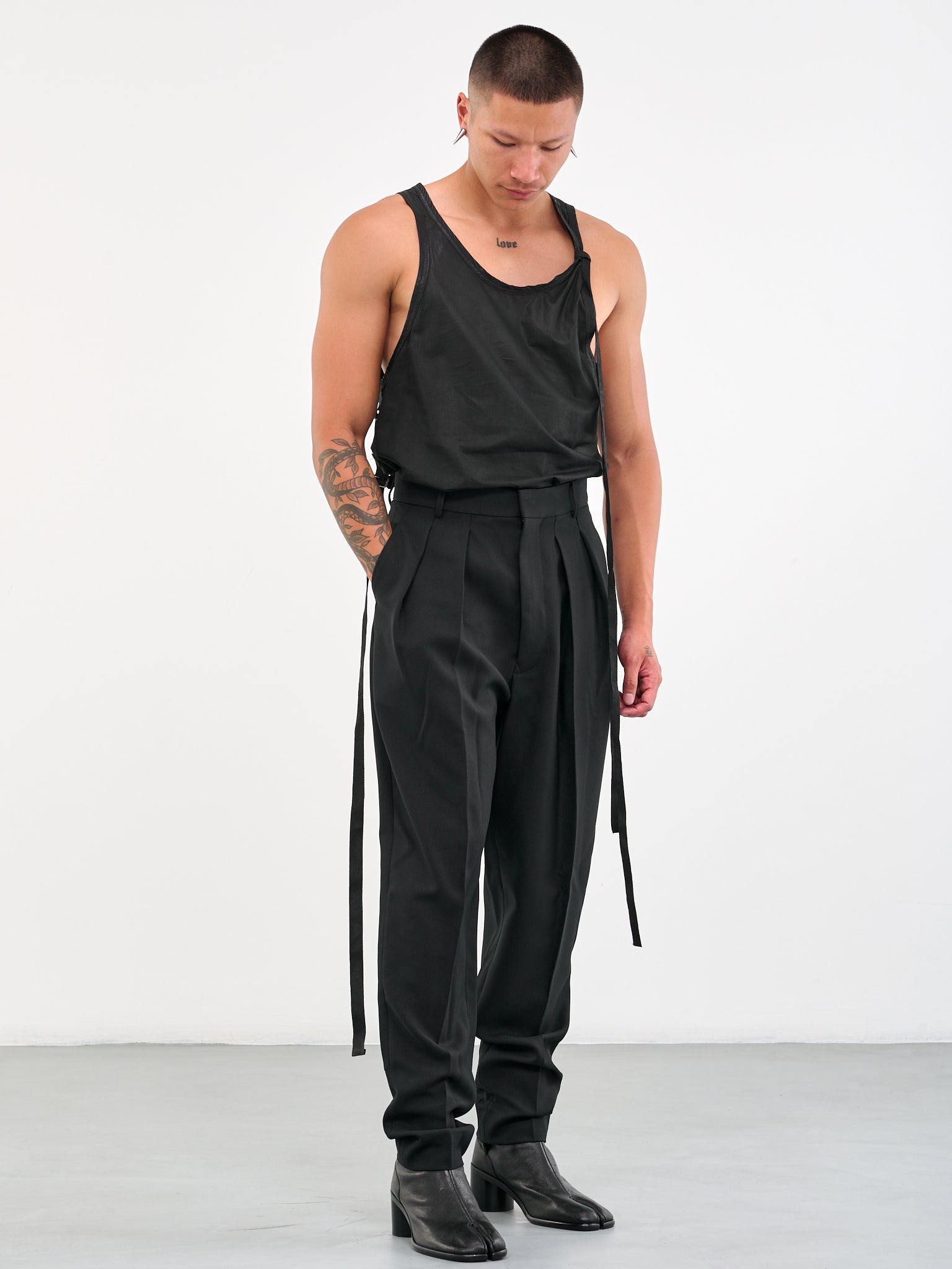 Pleated Tapered Trousers (T-12-22-FBP00001-10000-BLACK)