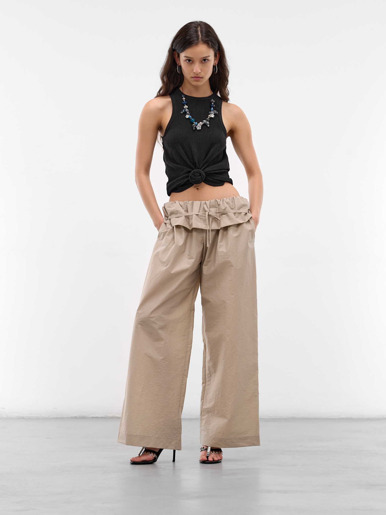 Black Rose Gathering Cropped Tank (TOP01-BEACH-BLACK)