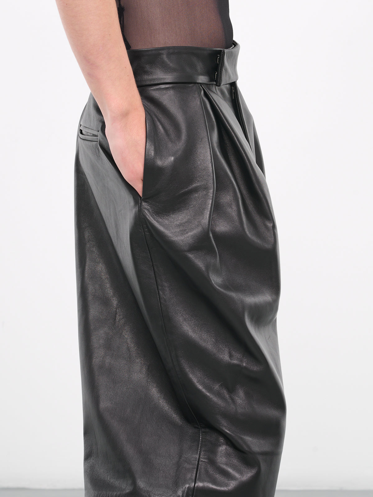 Double-pleat High-waisted Trousers (TR04-BLACK)