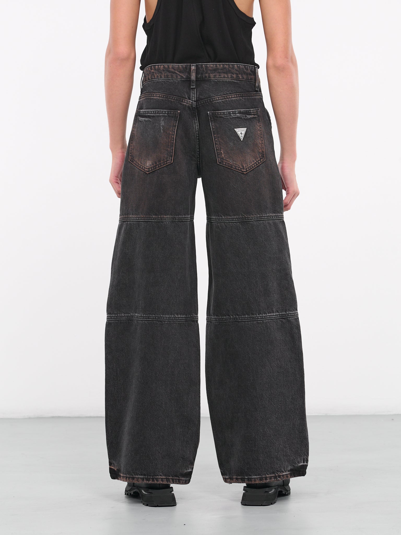 Worn Jeans (U53D57F0-FJ0Q-BLACK-WASH)