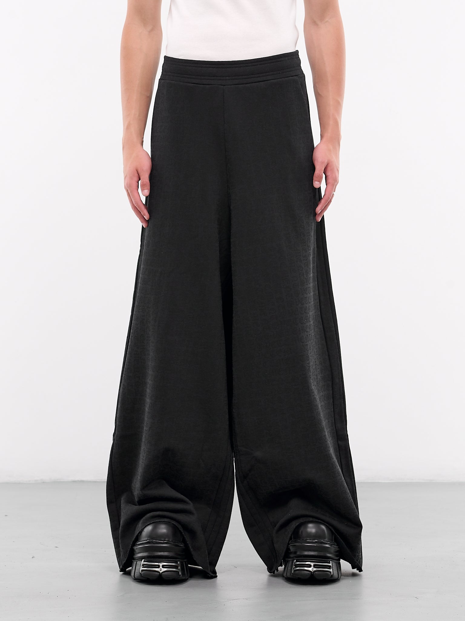 Gothic Monogram Sweatpants UA65SP150B BLACK
