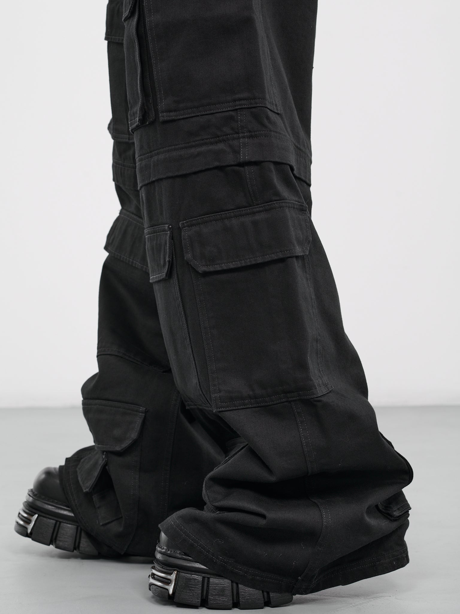 Transforming Cargo Pants (UE54PA180B-1505-BLACK)