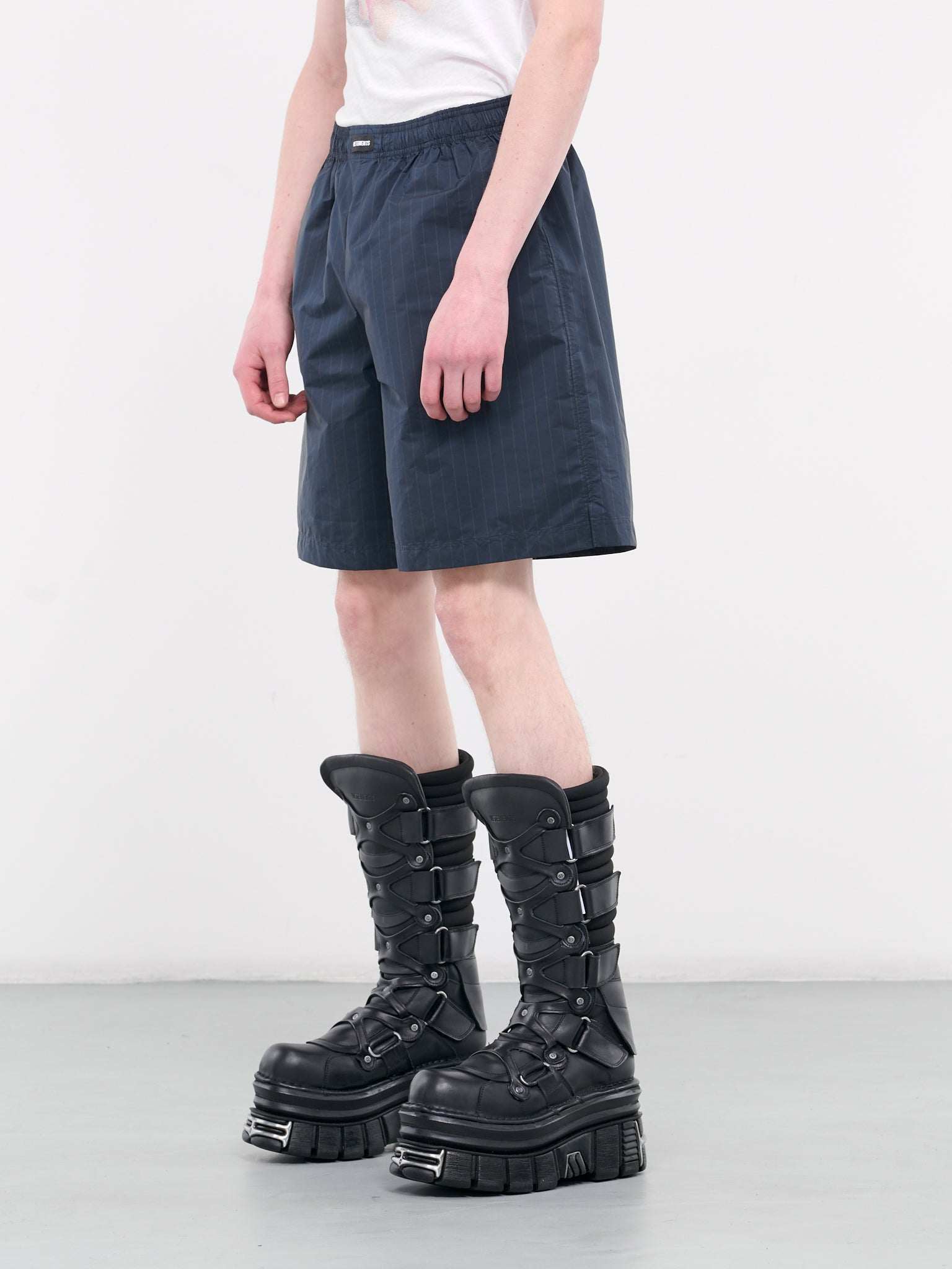 Paper Poplin Tailored Shorts (UE64SS400BW-BLACK-PINSTRIPE)