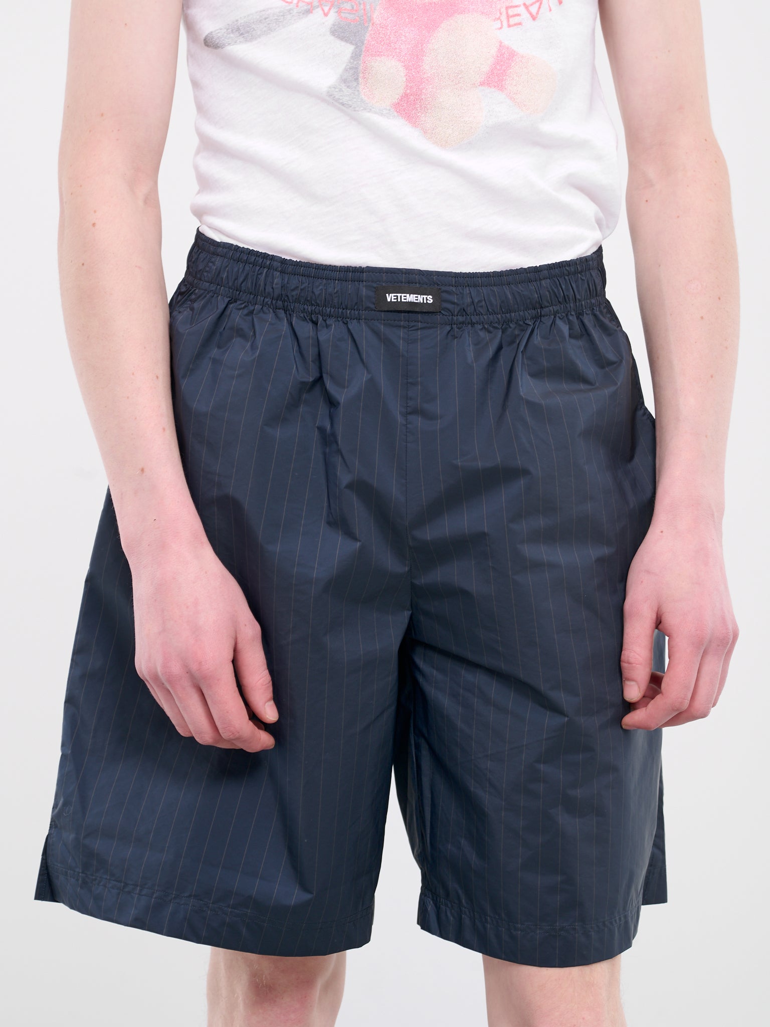 Paper Poplin Tailored Shorts (UE64SS400BW-BLACK-PINSTRIPE)