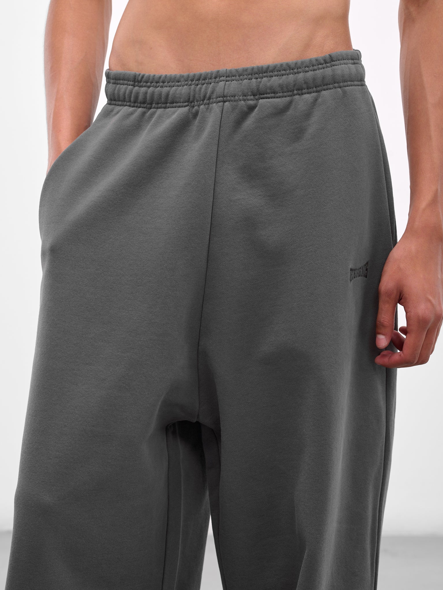Gray Boxing Logo Baggy Sweatpants (UH76SP160M-MAGNET)