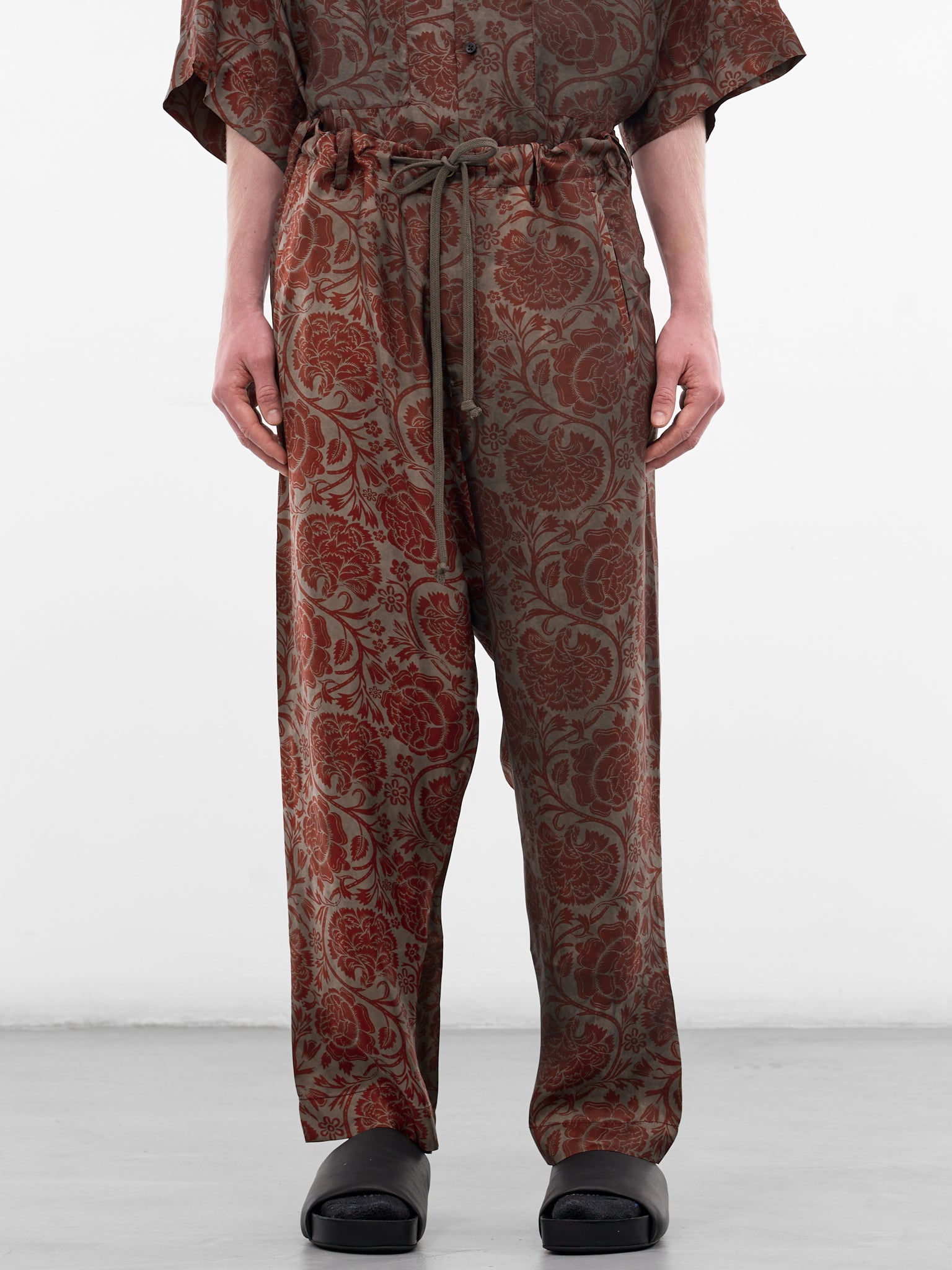 Red Floral Relaxed Perch Pants (UM3517-UW087-GREY-RED)