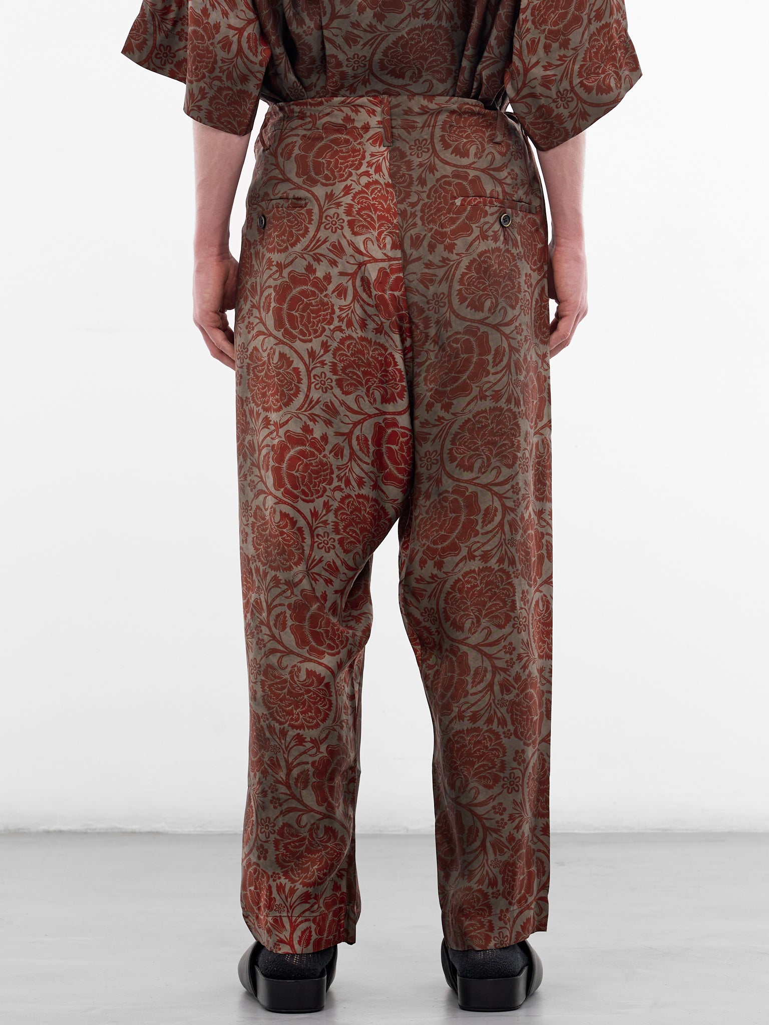 Red Floral Relaxed Perch Pants (UM3517-UW087-GREY-RED)