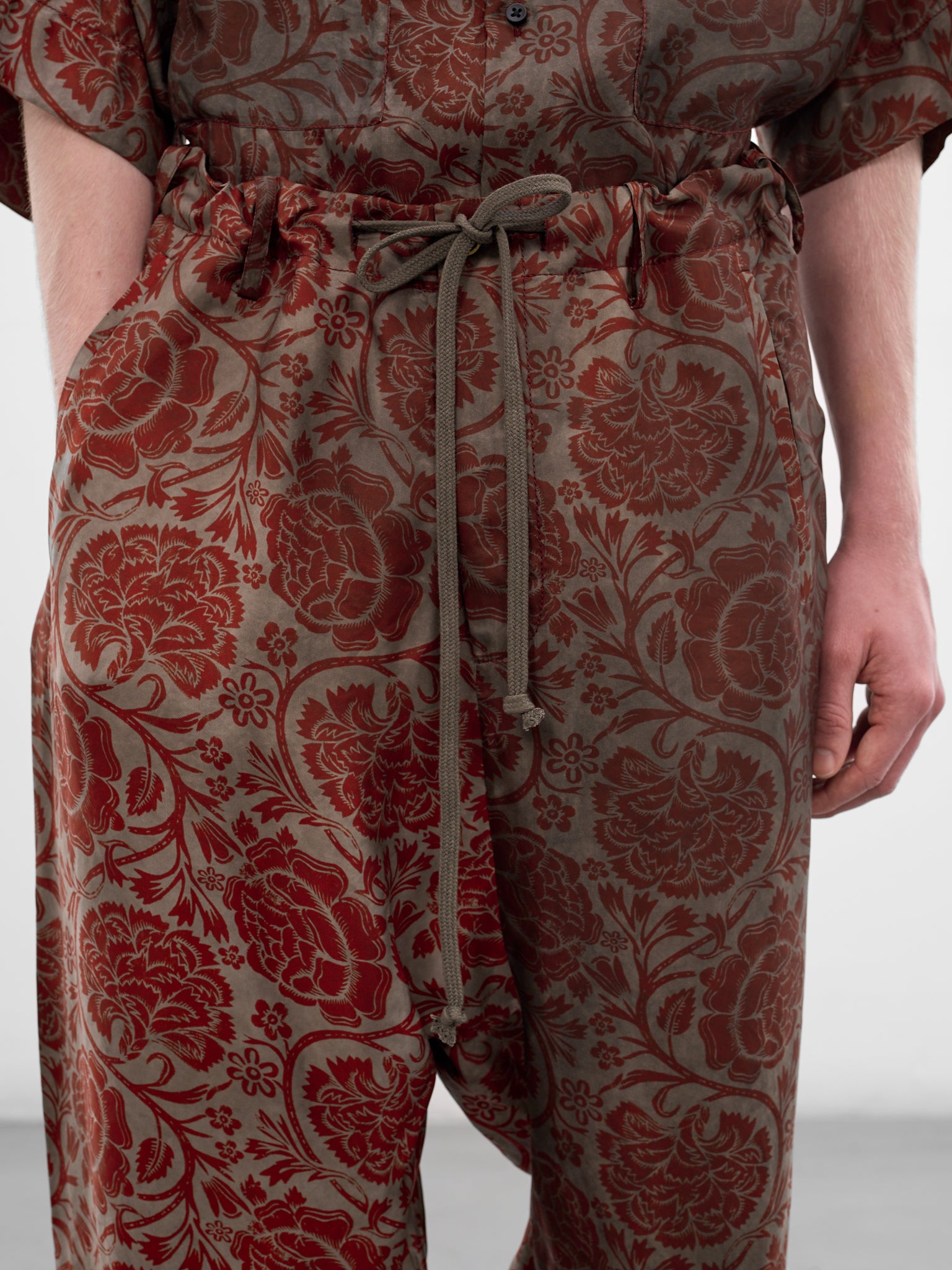 Red Floral Relaxed Perch Pants (UM3517-UW087-GREY-RED)