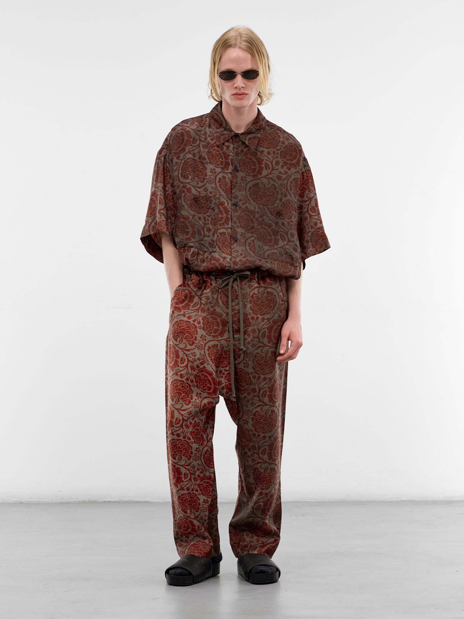 Red Floral Relaxed Perch Pants (UM3517-UW087-GREY-RED)