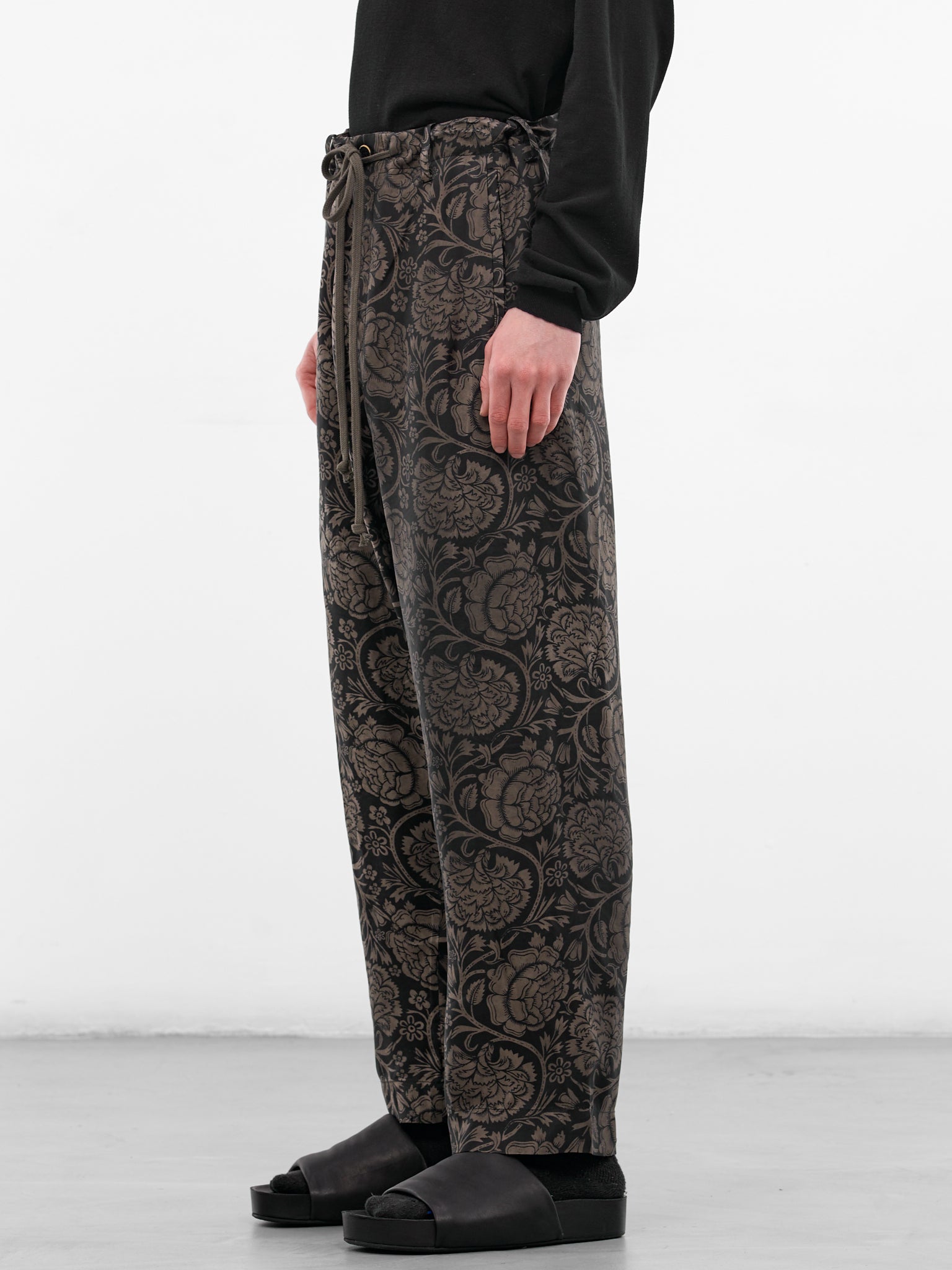 Black Graphic Relaxed Perch Pants (UM3517-UW092-BLACK-TAN)