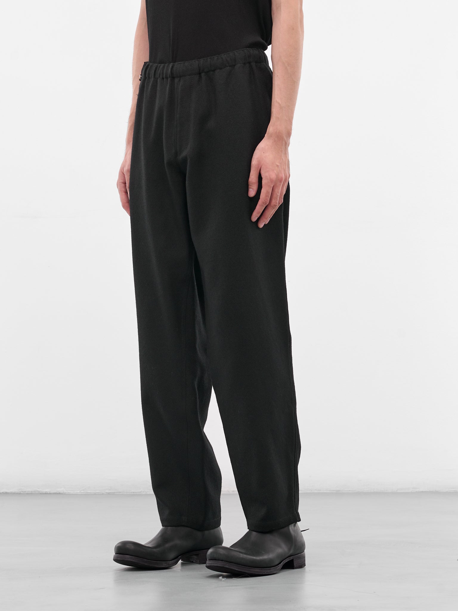 Black Wool Tapered Trousers (US2E4592-BLACK)