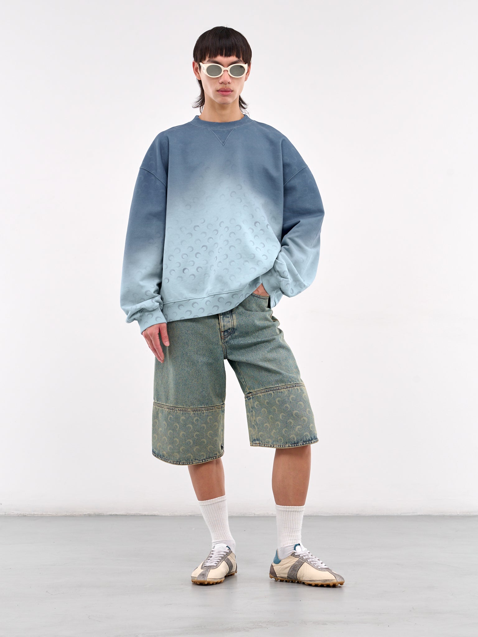 Gradient Monogram Crewneck Sweatshirt (UST022A-CJER0073-LIGHT-BLUE)