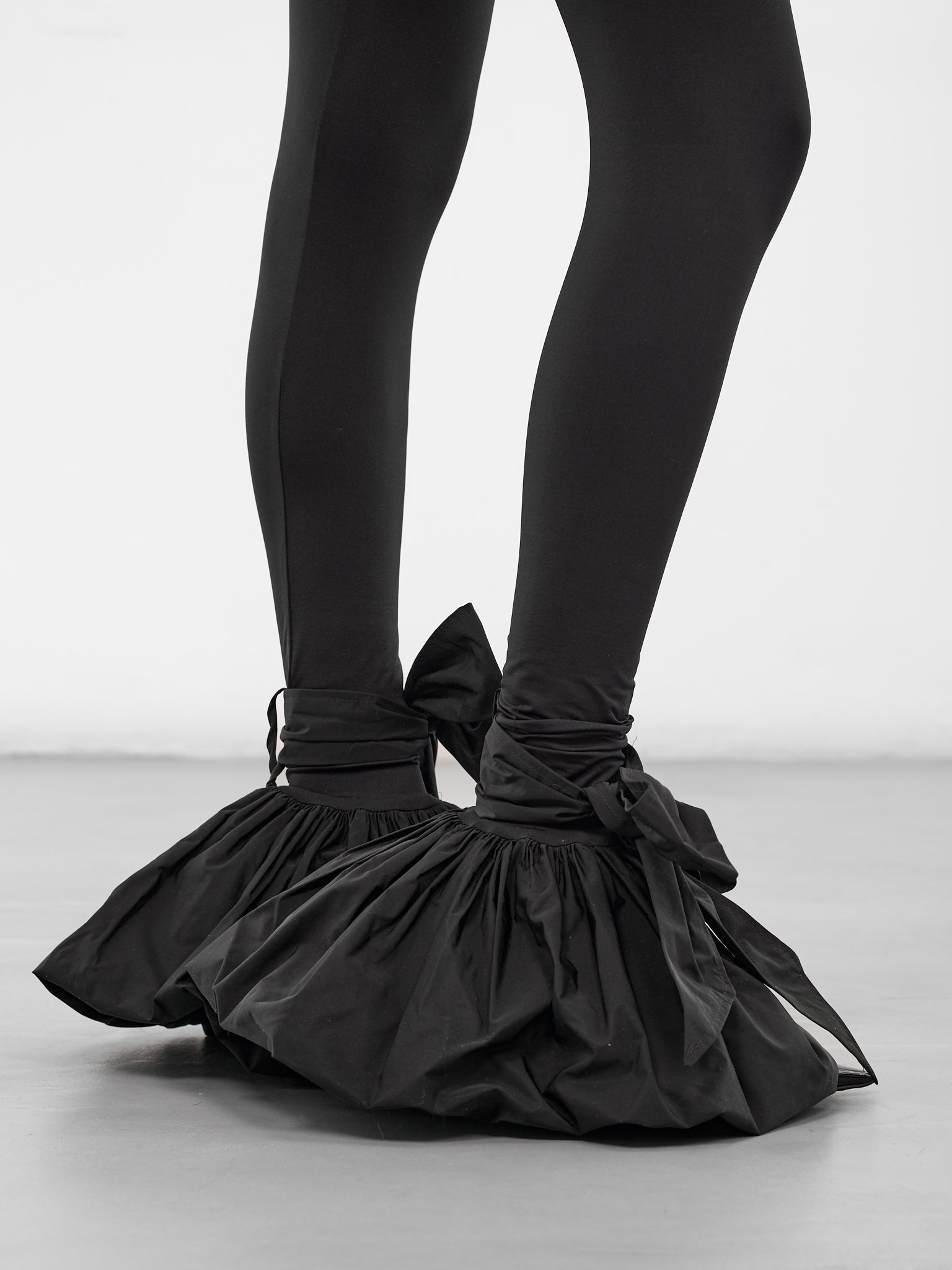 Black Nylon Flared Bow Leggings (VAQ10P101-BLACK)