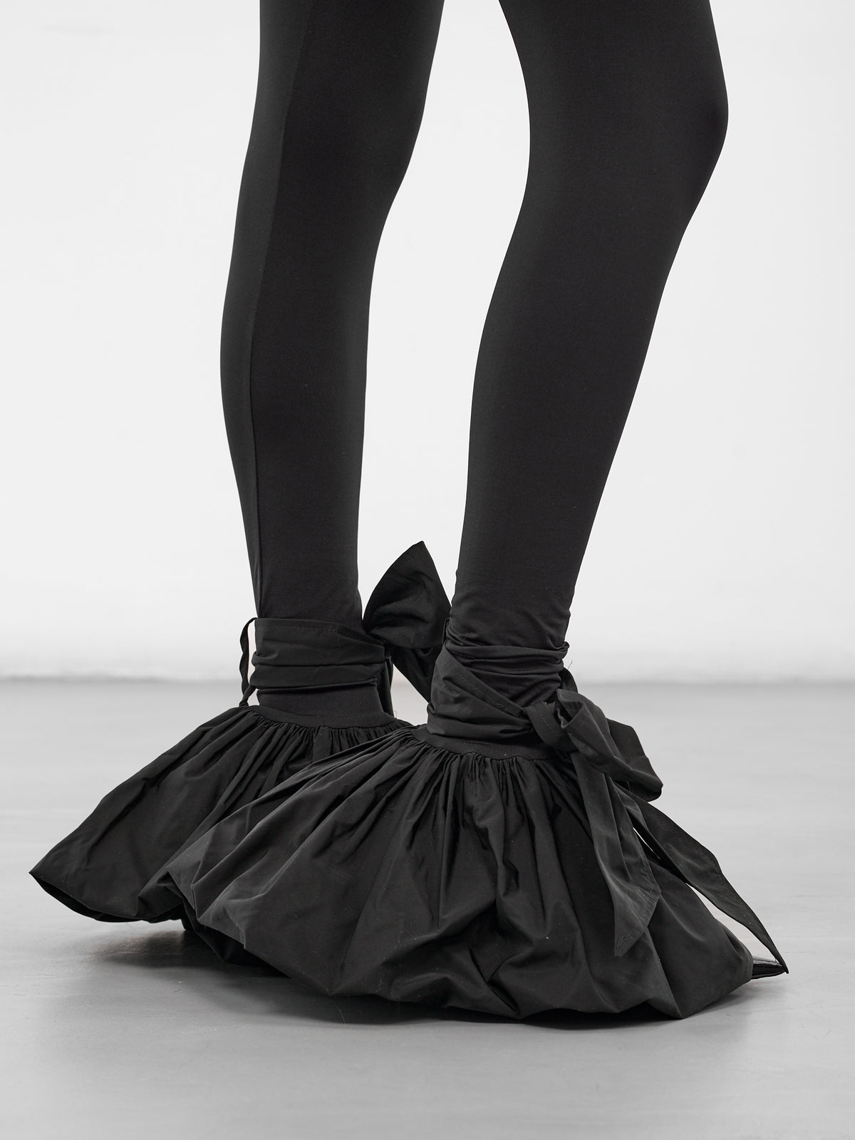 Black Nylon Flared Bow Leggings (VAQ10P101-BLACK)