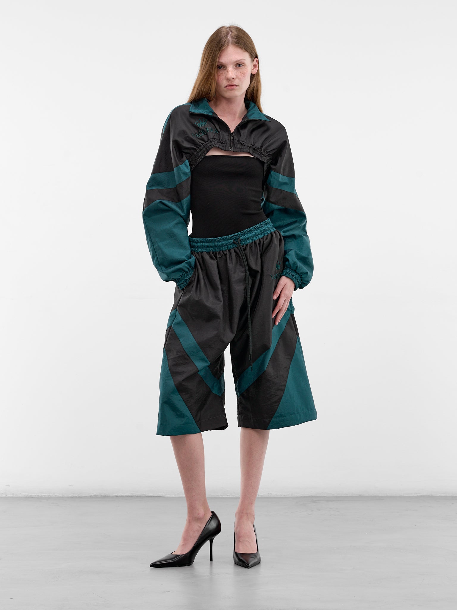 Two-Tone Baggy Track Shorts (VAQ11P015-BLACK-GREEN)