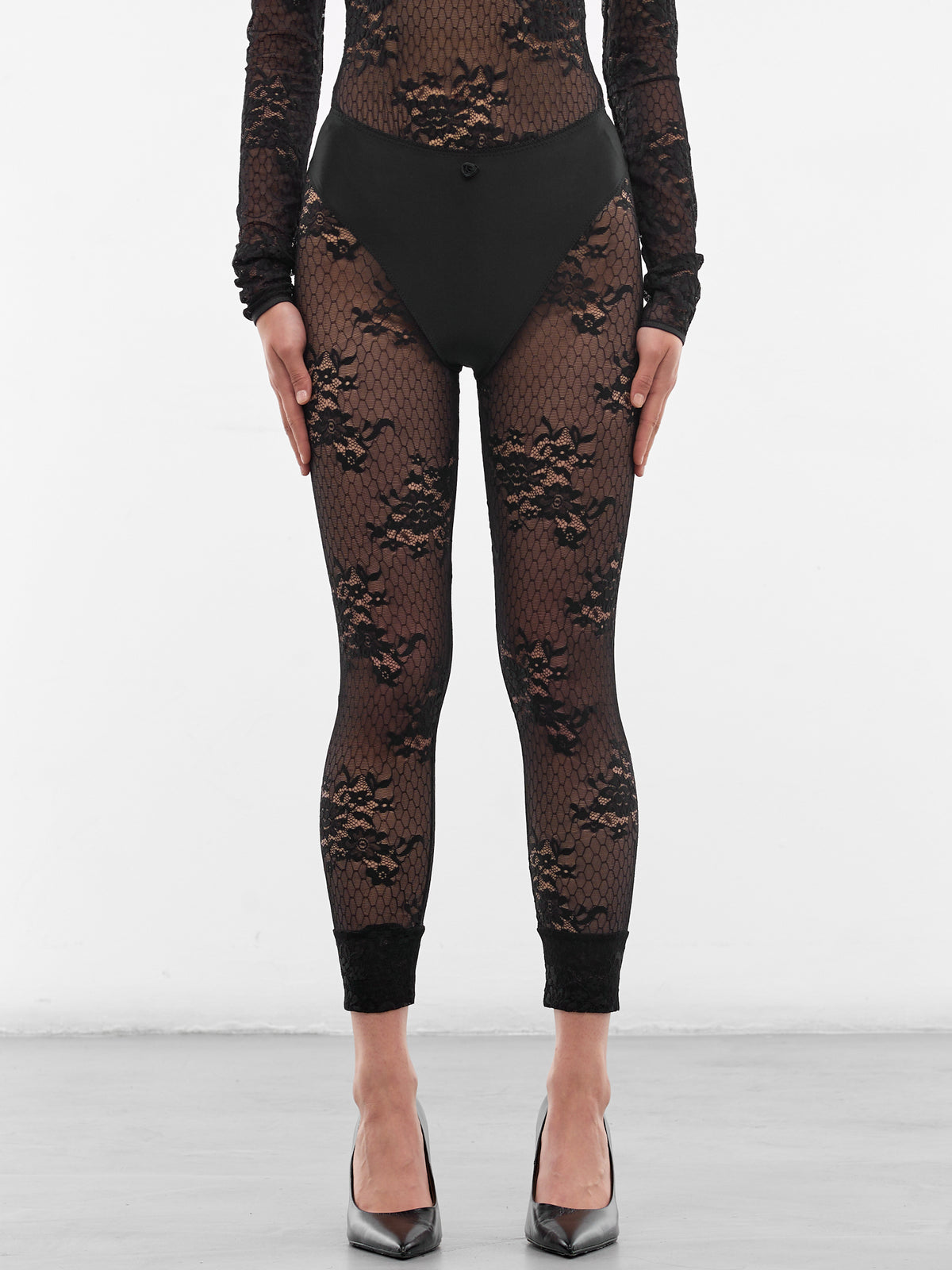 Black Floral Lace Cropped Leggings (VAQ11P017-BLACK)