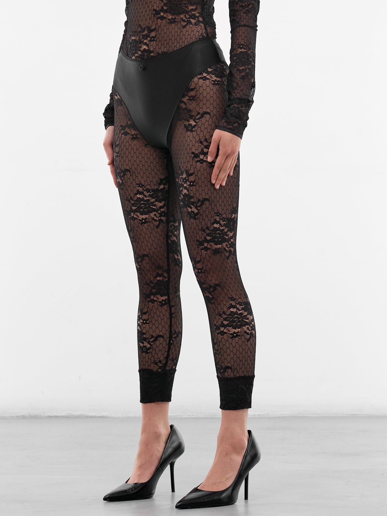 Black Floral Lace Cropped Leggings (VAQ11P017-BLACK)