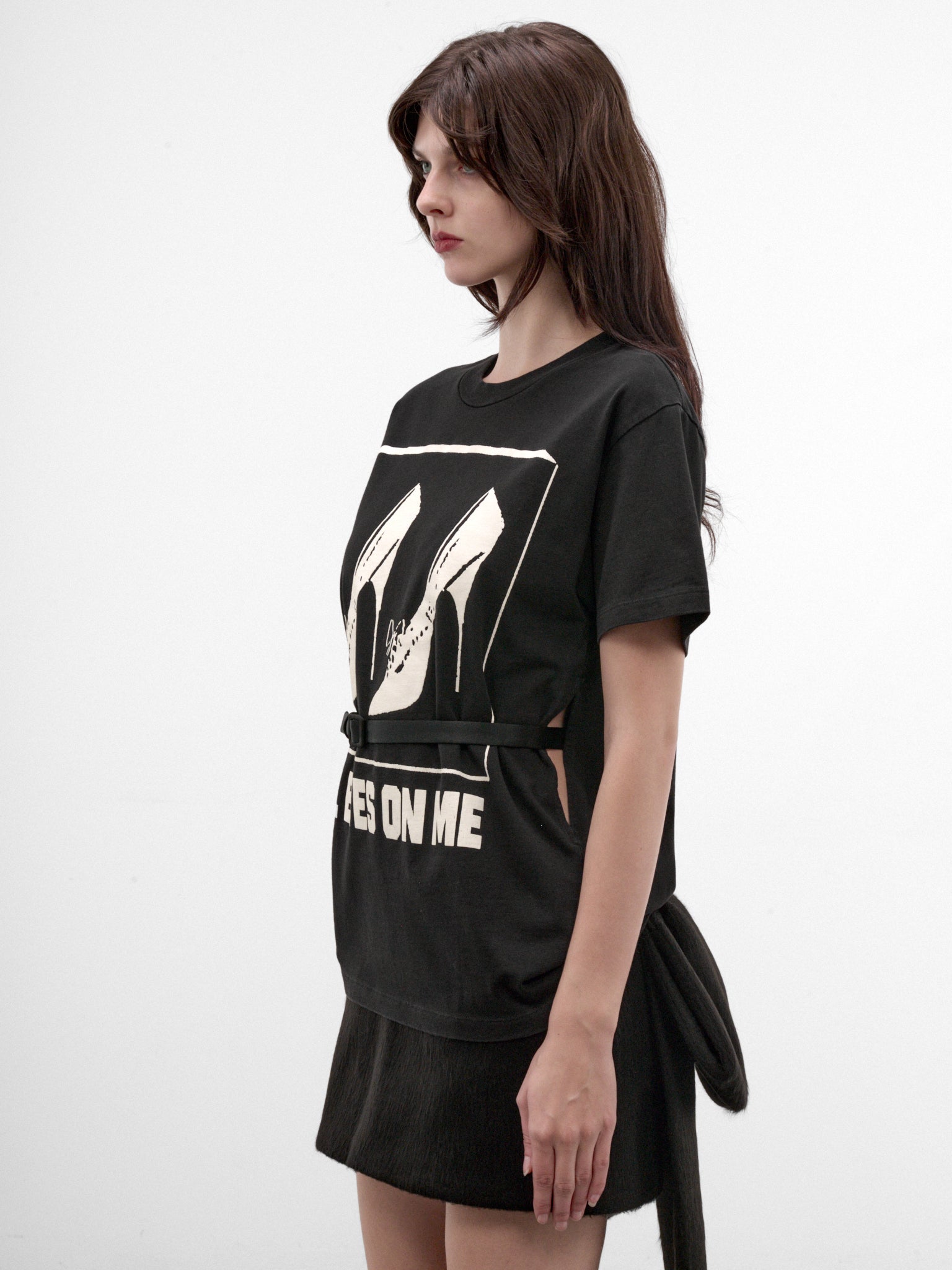 Black Cotton Heels Graphic Tee (VAQ12T020-BLACK)