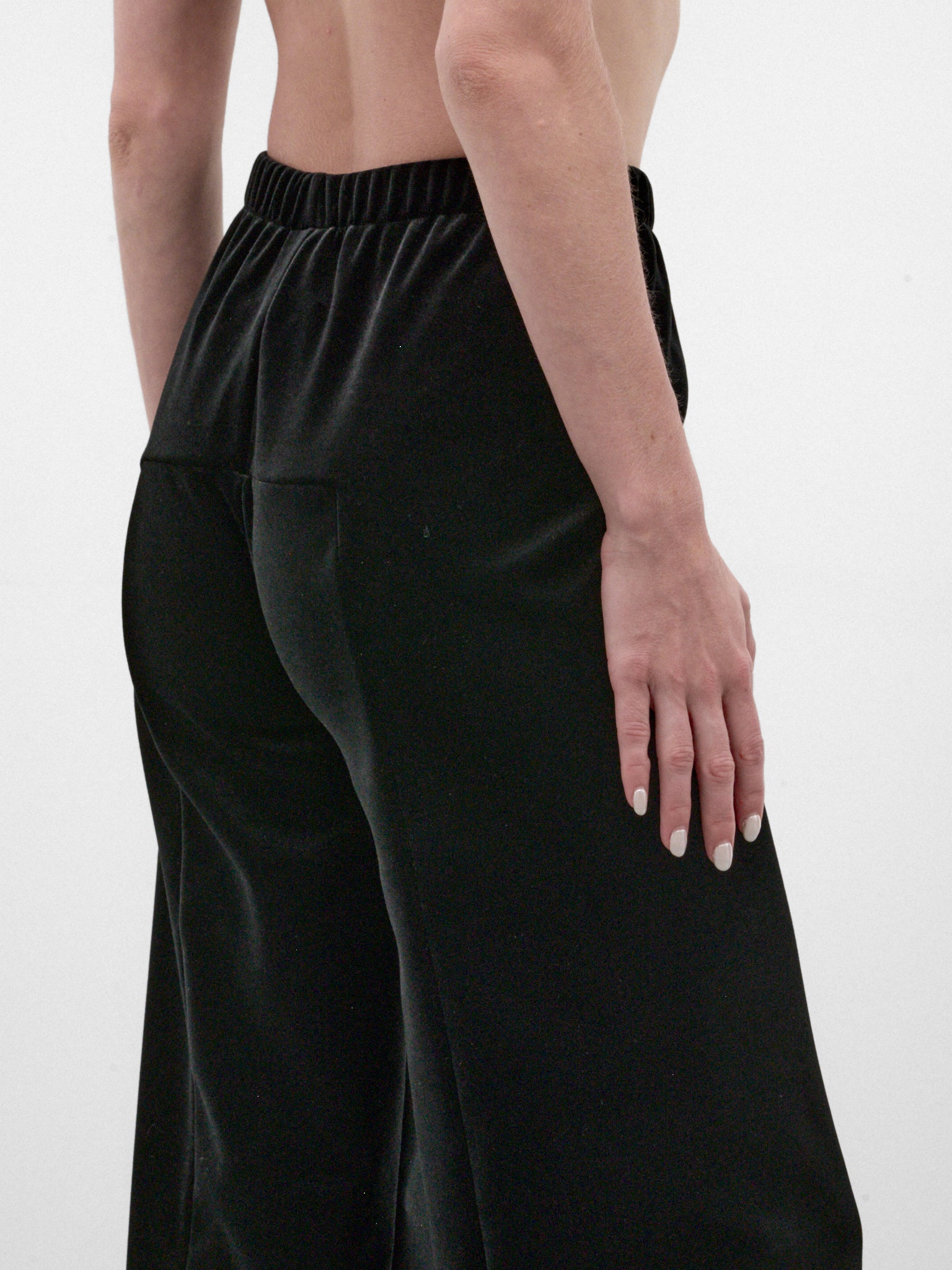 Black Velvet Relaxed Trousers (WH27SP119B-BLACK)