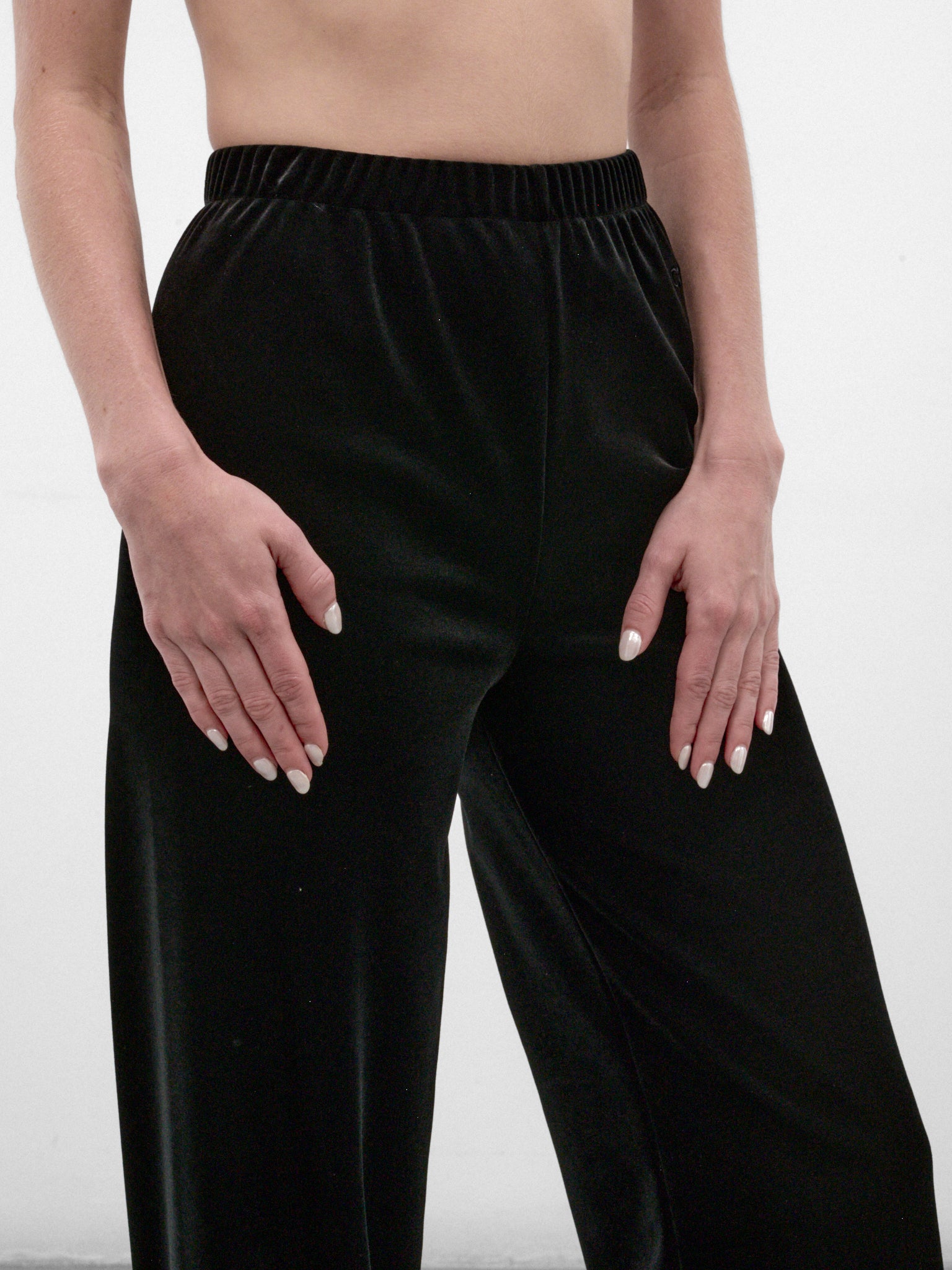 Black Velvet Relaxed Trousers (WH27SP119B-BLACK)