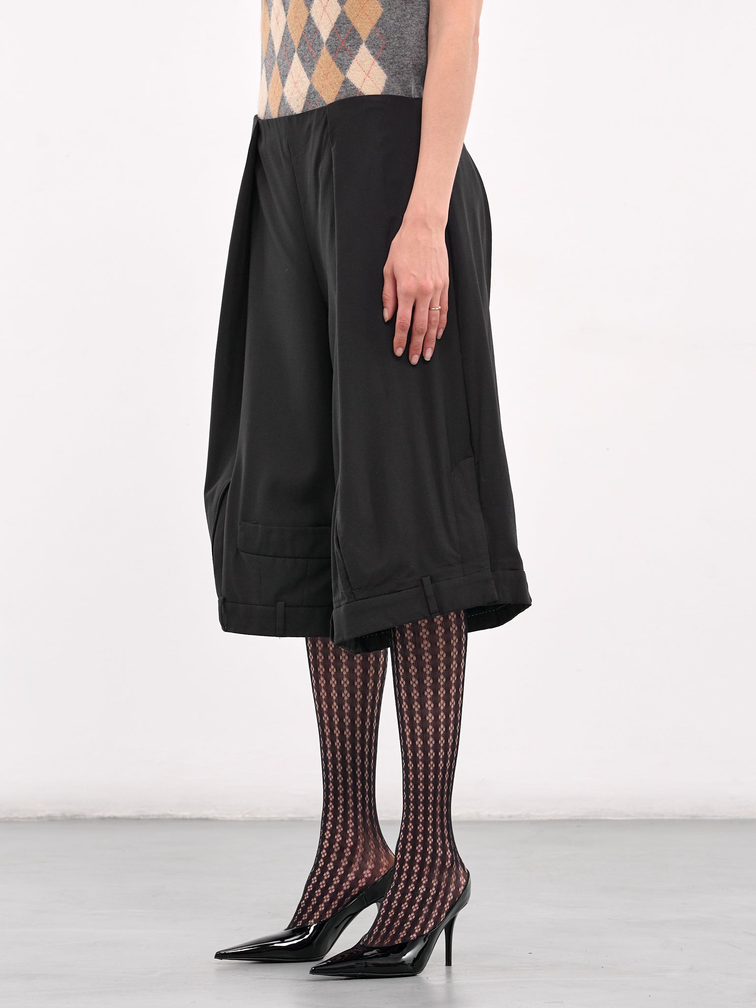 Wide Upside-Down Shorts (W23095STS2-BLACK)