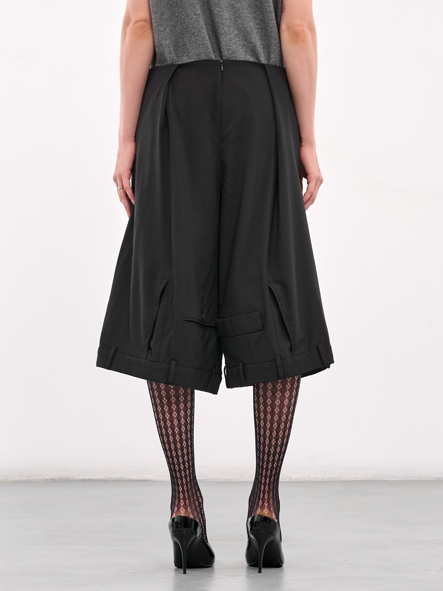 Wide Upside-Down Shorts (W23095STS2-BLACK)