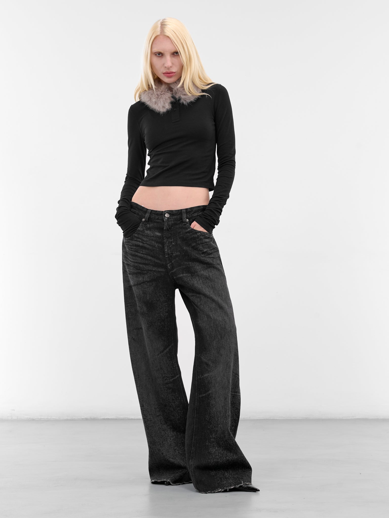 Black Fur Collar Slim Tee (WD-TT3-25-759-WBK-BLACK)