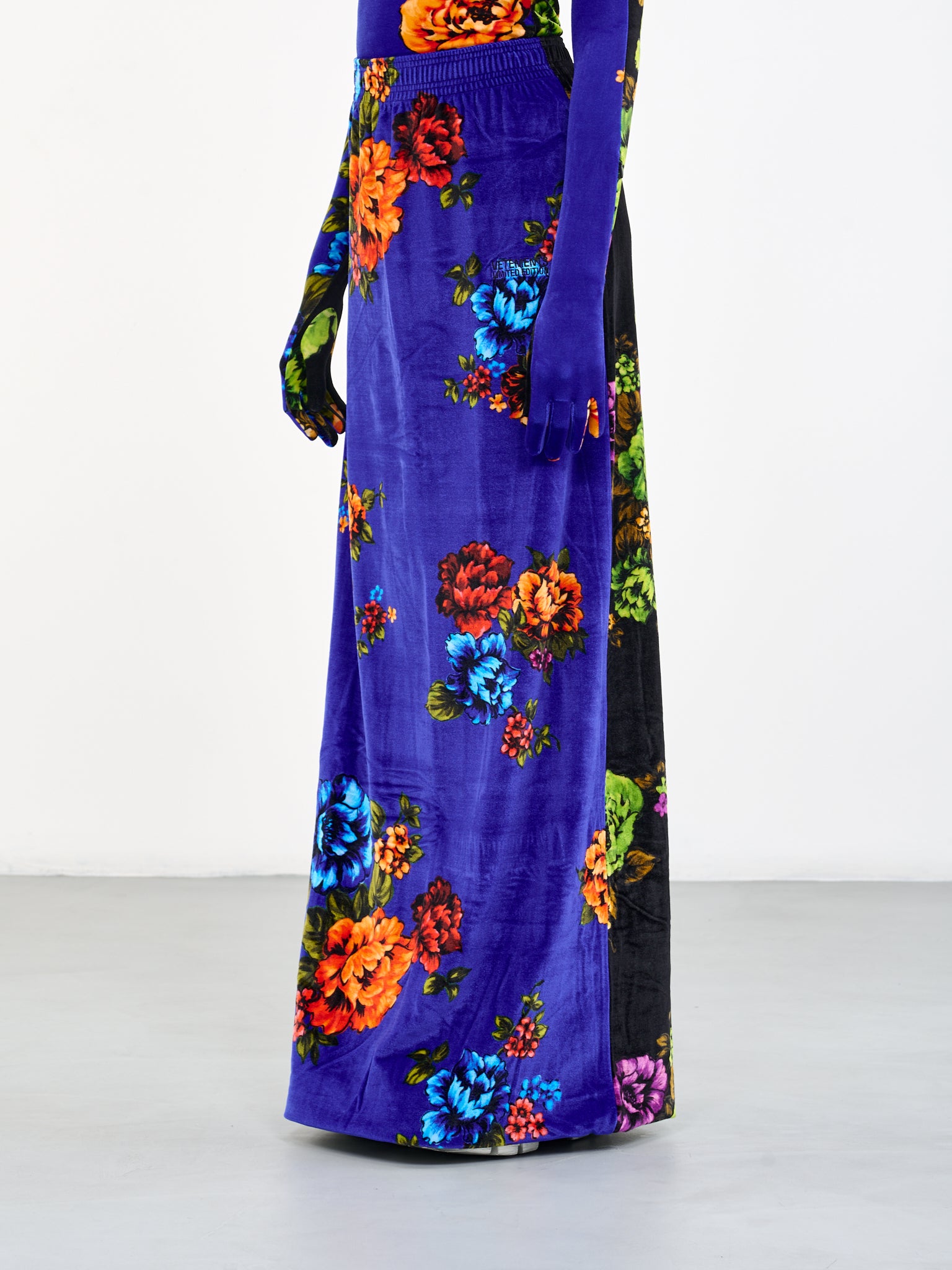 VETEMENTS Velvet Floral Skirt | H.Lorenzo - side