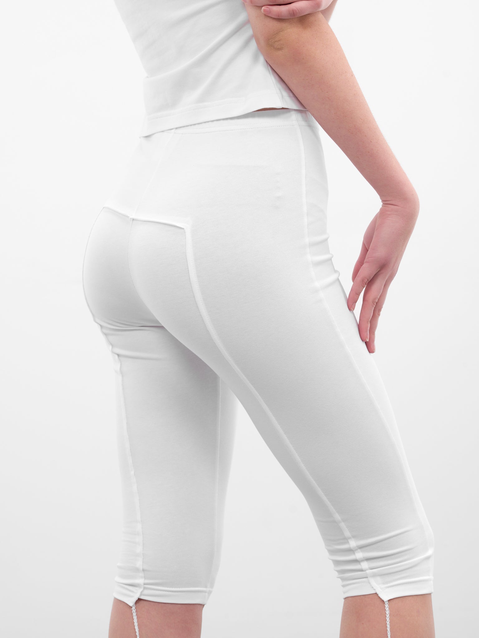 White Cut-Up Cropped Capri Pants (WE76SP515W-WHITE)