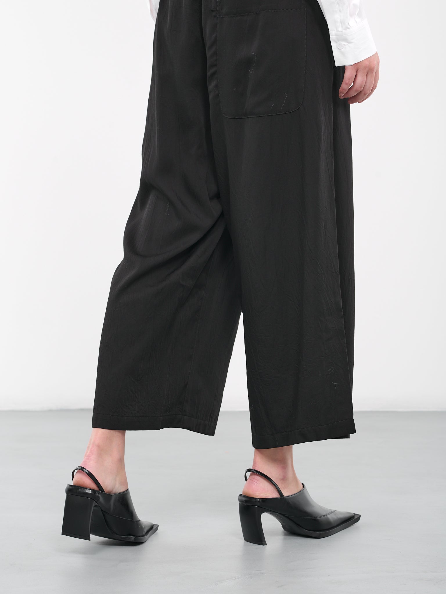 Wide Crop Trousers (YJ-P13-200-BLACK)