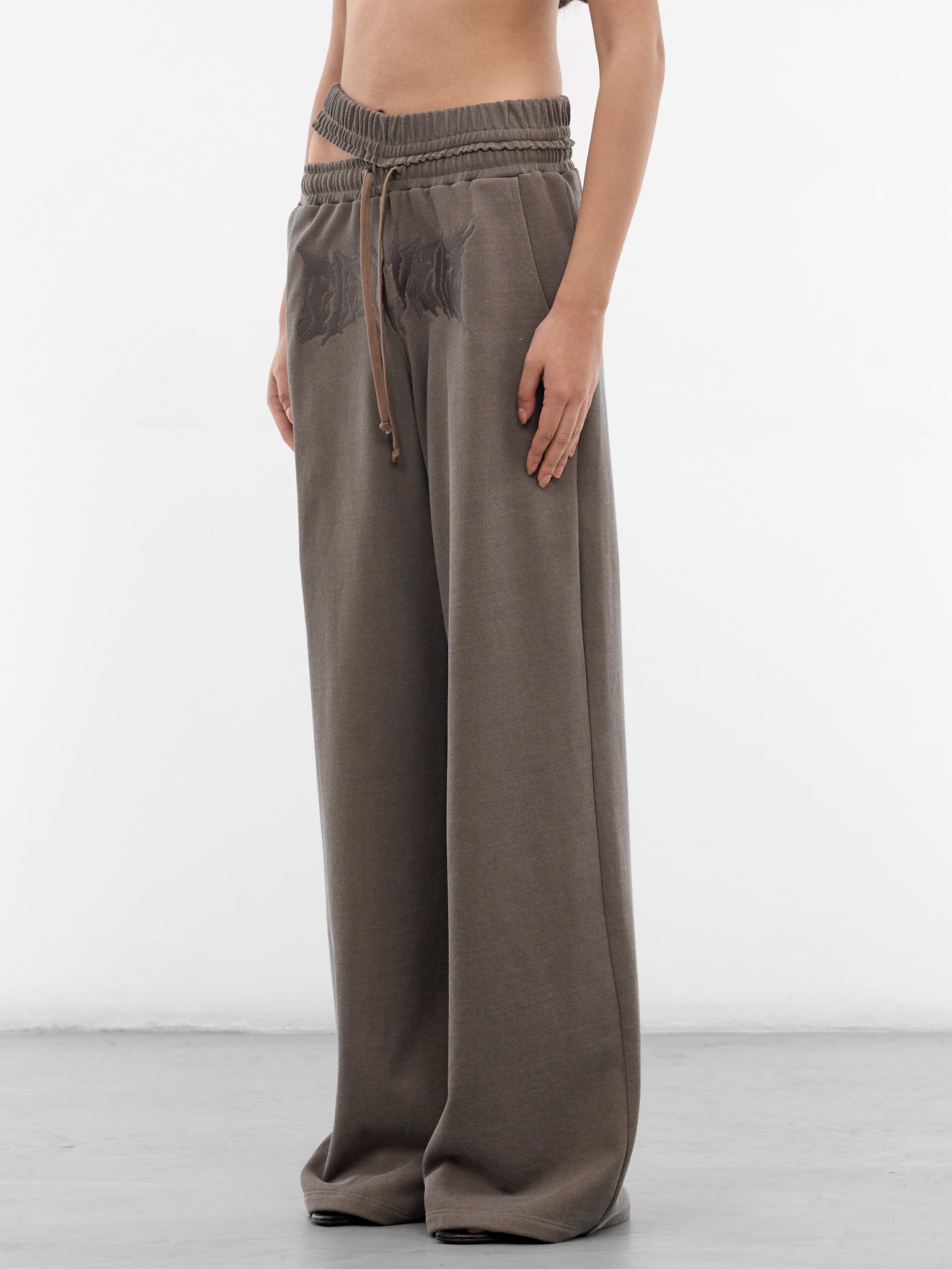 Brown Split Band Logo Sweatpants (YR007TR06-TV-NOISE)