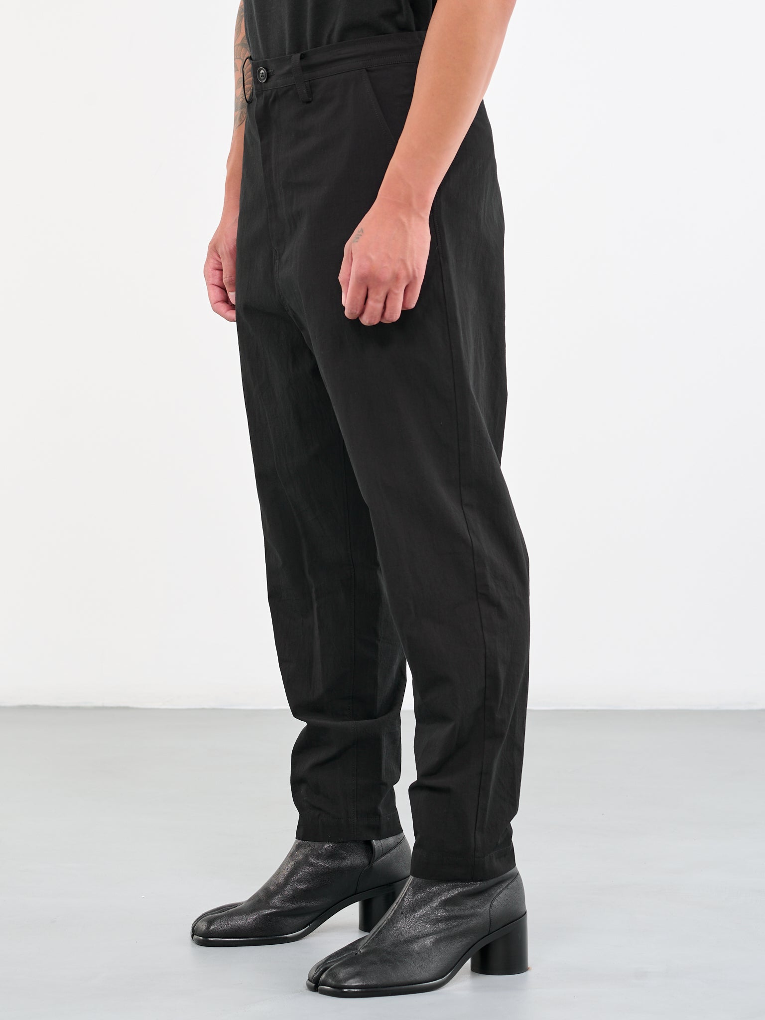 Slim Trousers (YU-P05-029-3-BLACK)