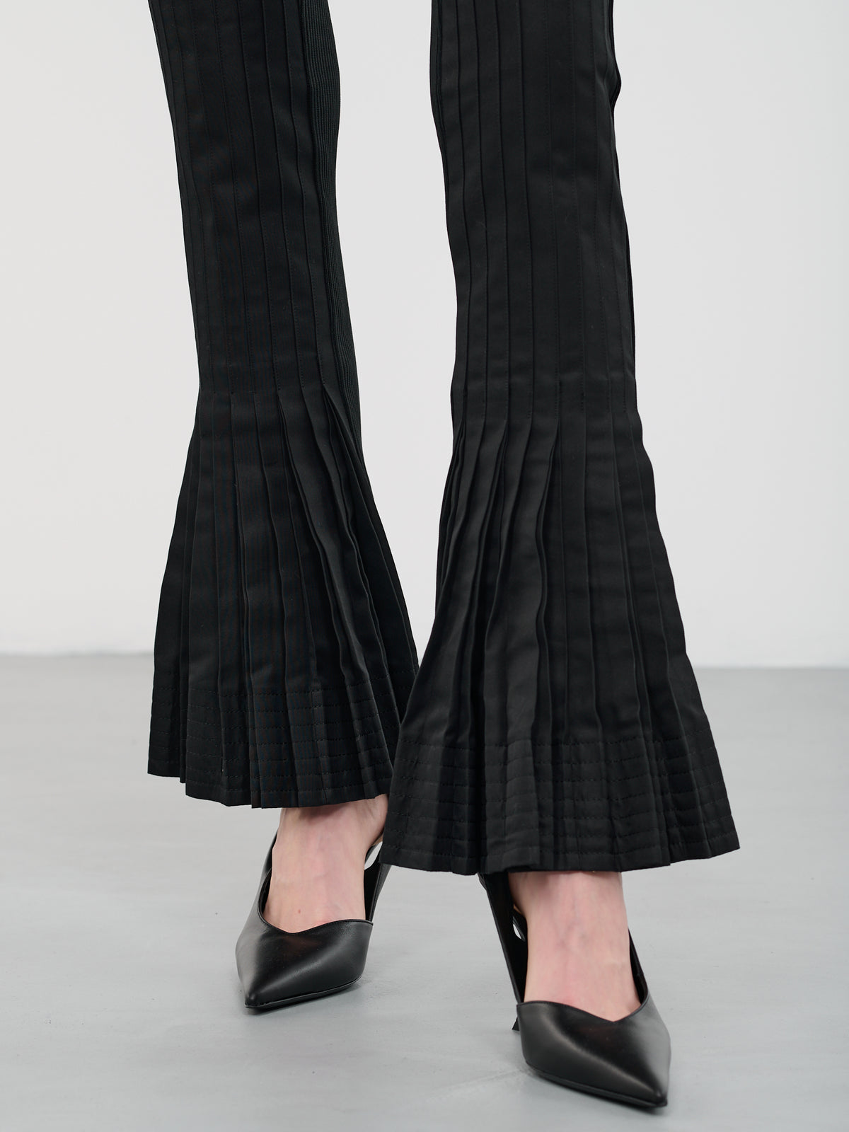 Flared Pleated Trousers (23-06603-001-BLACK)