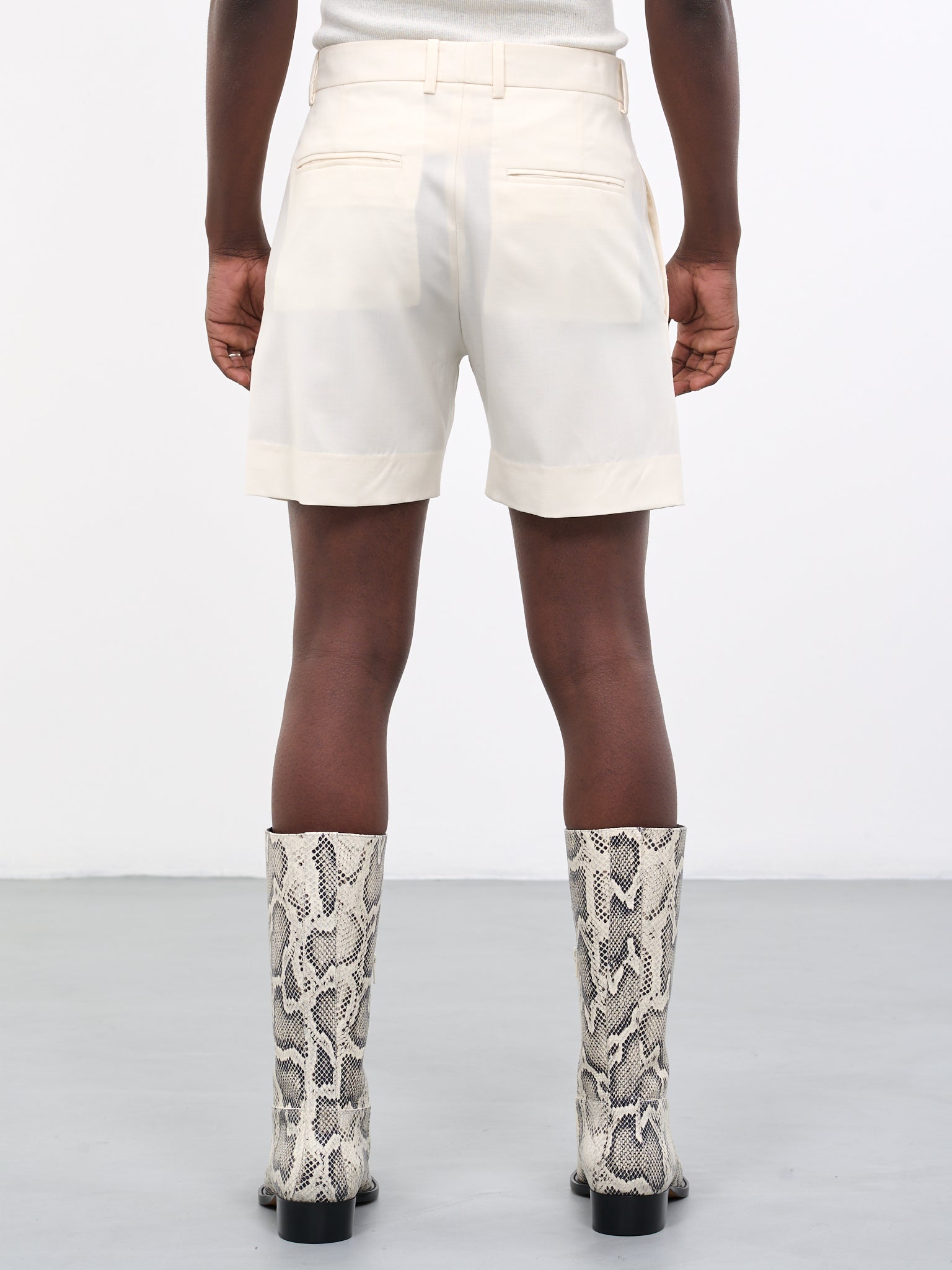 Tailored Shorts (AE23STR04-NATURAL)